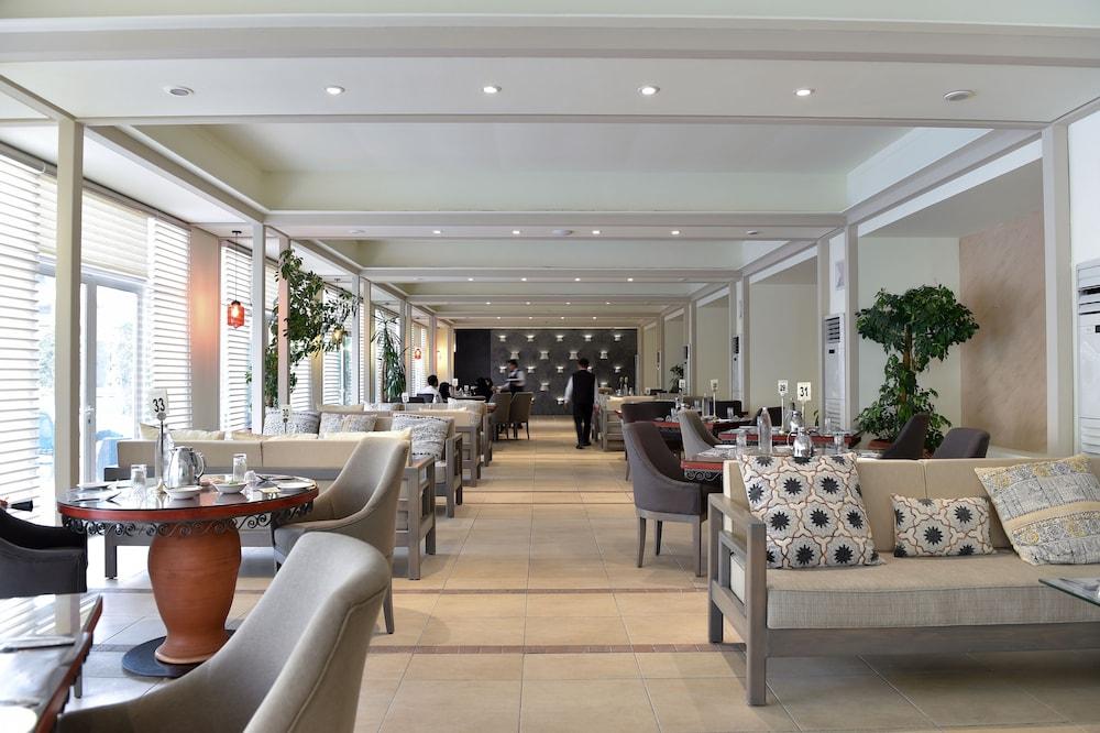Carlton Al Moaibed Dammam